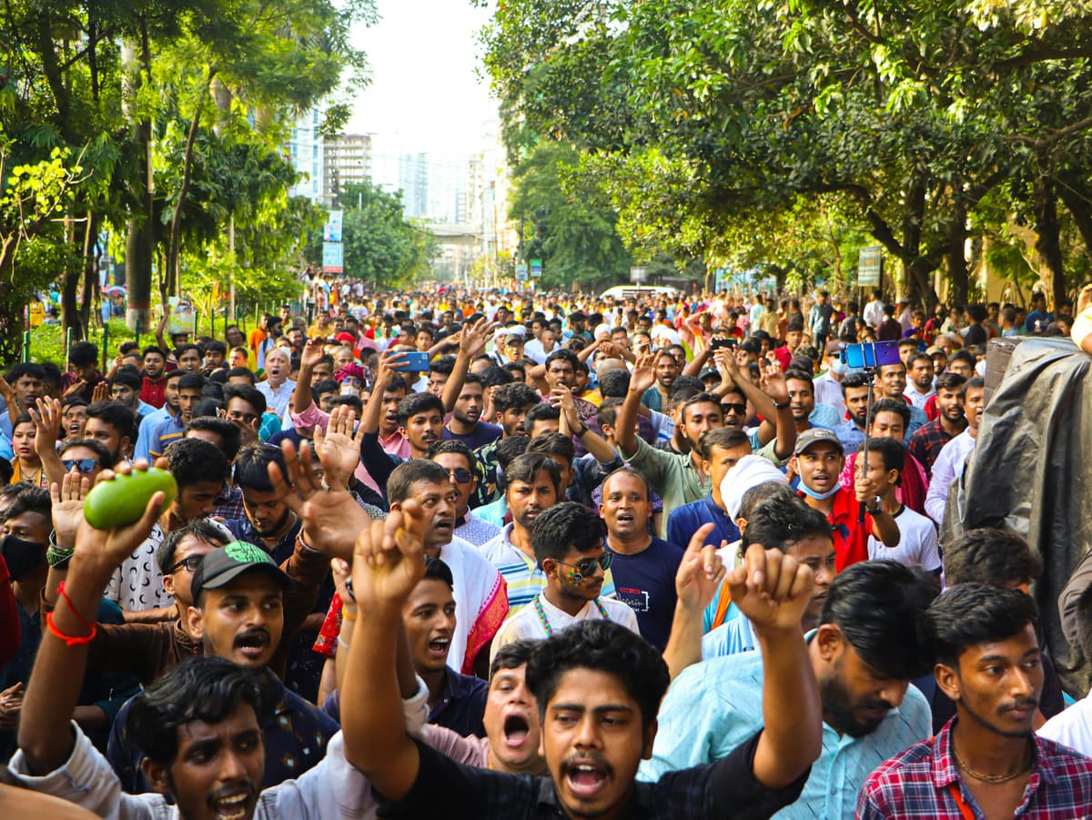 हजारों लोग सड़कों पर एकजुट — जनशक्ति का प्रदर्शन।